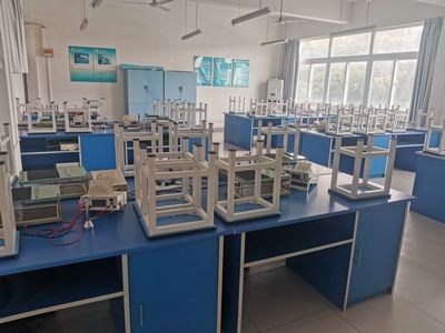 数理与金融学院开展实验室及办公室安全大检查，筑牢教学科研安全防线